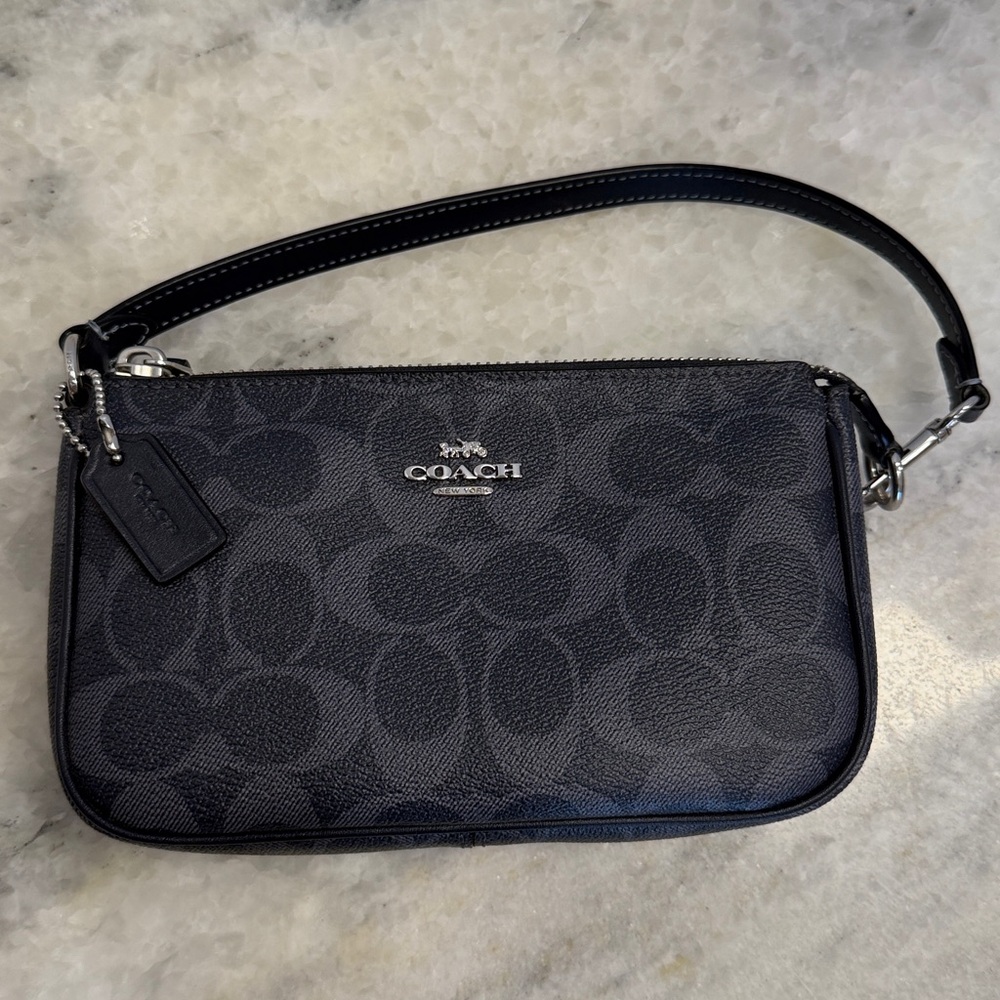 Coach Nolita 19